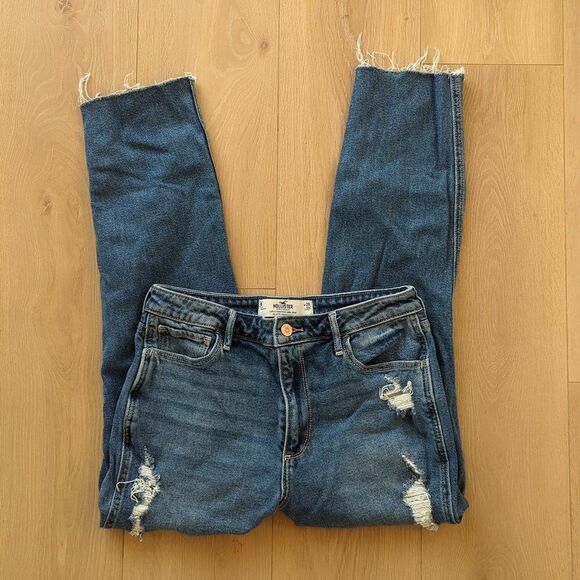 Hollister Curvy High-Rise Mom Jean - Picture 4 of 7